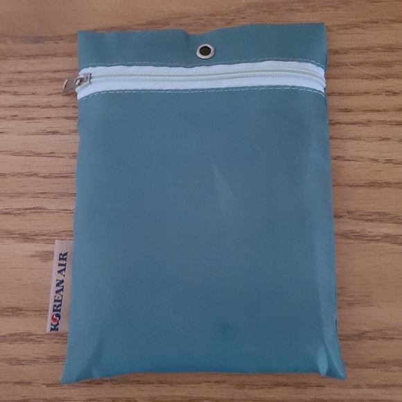 Mini Travel Pouch with Accessories - Picture 2 of 14